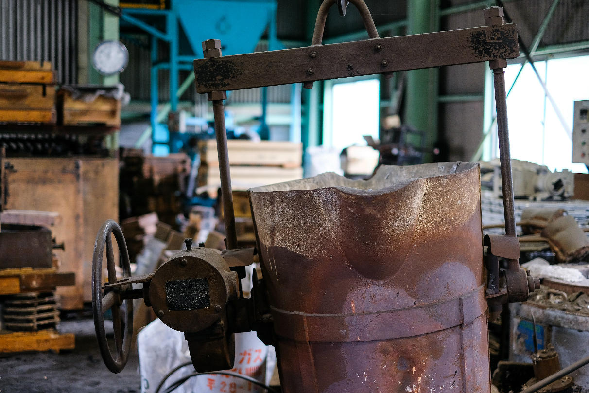 アルミ200kgギア付傾注取鍋