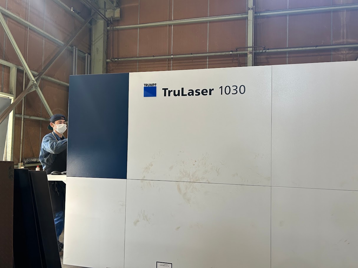TRUMPF（独）製 TruLaser 1030 fiber 発振器出力 4KW