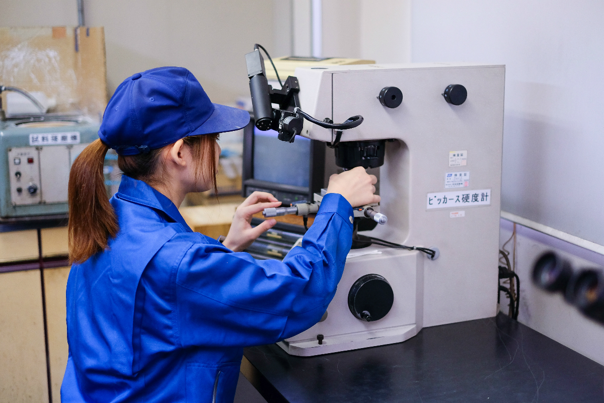 マイクロヴィッカース硬度計